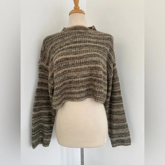 Knitted cropped garage long sleeve (size small) - Picture 1 of 3